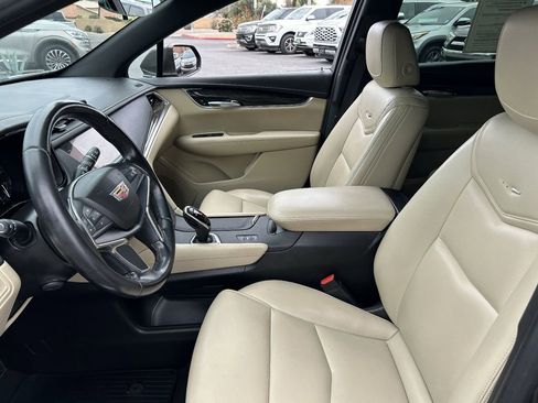 Used 2019 Cadillac XT5 Base image 17