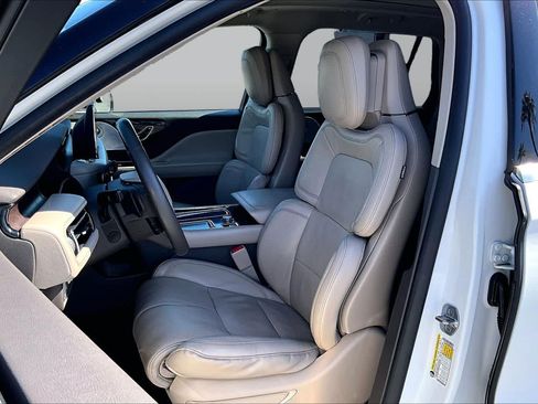Used 2021 Lincoln Aviator Grand Touring w/ Equipment Group 302A AWD/4WD image 7