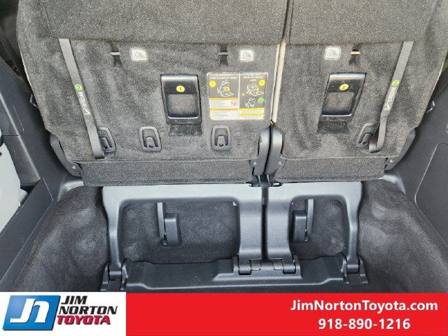 Used 2026 Toyota Sienna XLE FWD image 32