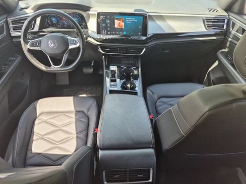 Used 2025 Volkswagen Atlas Cross Sport SE FWD image 25