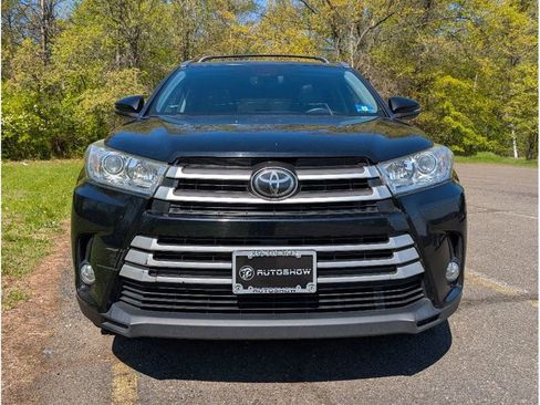 Used 2018 Toyota Highlander XLE AWD/4WD image 2