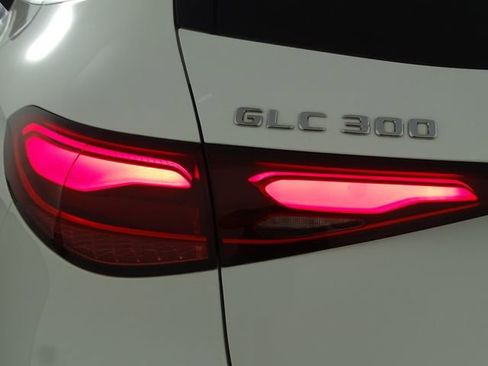 Used 2024 Mercedes-Benz GLC 300 image 41