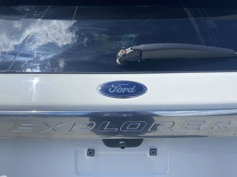 Used 2021 Ford Explorer Platinum w/ Equipment Group 601A AWD/4WD image 34