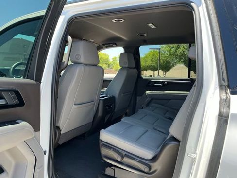 Used 2025 Chevrolet Suburban Z71 w/ Comfort Package AWD/4WD image 26