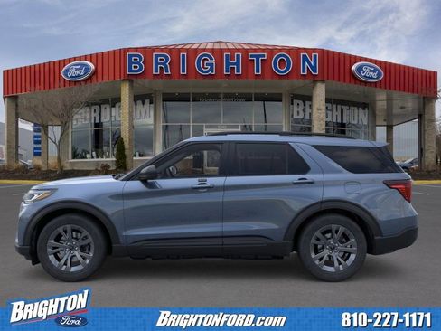 Used 2026 Ford Explorer Active AWD/4WD image 2