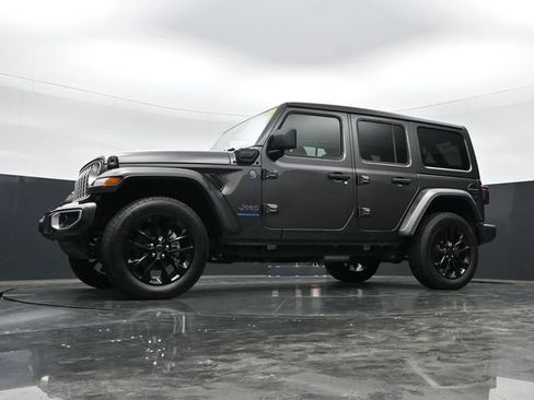 Used 2025 Jeep Wrangler Unlimited Sahara w/ Safety Group AWD/4WD image 40
