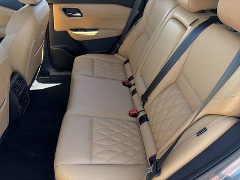 Used 2023 Nissan Rogue Platinum w/ Platinum Premium Package image 18