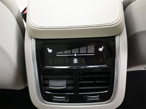 Used 2024 Volvo XC90 B5 Plus w/ Protection Package Premier image 34