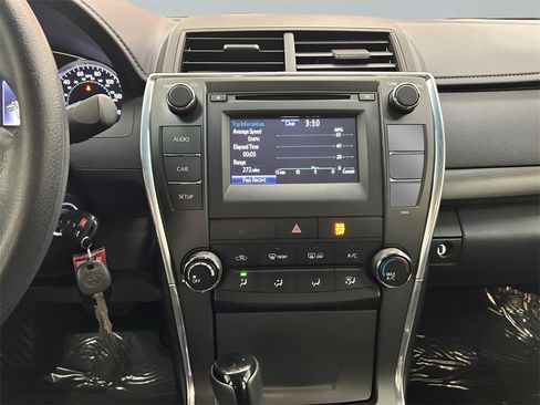 Used 2016 Toyota Camry LE image 16