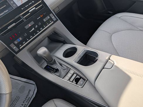 Used 2022 Toyota Avalon Limited w/ Advanced Safety Package FWD image 16