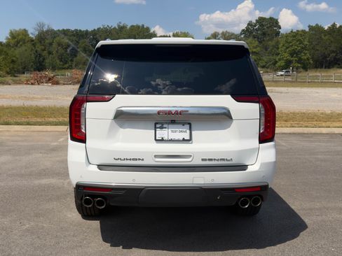 Used 2022 GMC Yukon XL Denali AWD/4WD image 6
