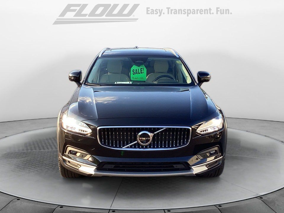 Certified 2023 Volvo V90 B6 Cross Country Plus AWD/4WD image 3