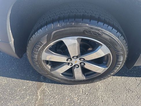 Used 2018 Chevrolet Traverse LT image 12