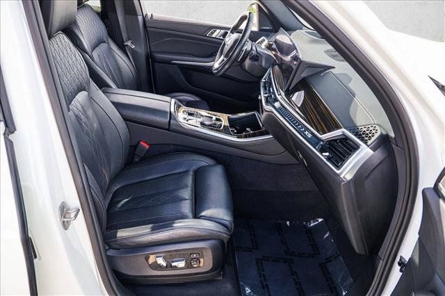Used 2025 BMW X5 xDrive50e AWD/4WD image 27