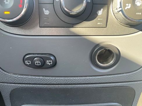 Used 2009 Chevrolet HHR LT FWD image 13