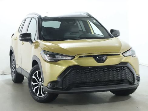 Used 2023 Toyota Corolla Cross SE image 2