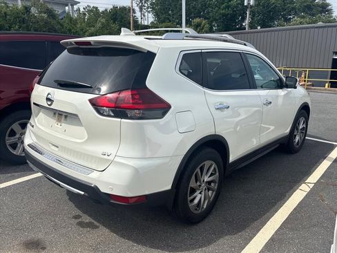 Used 2019 Nissan Rogue SV w/ Premium Package FWD image 8