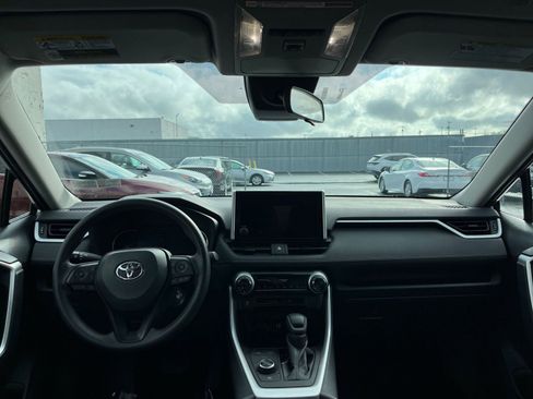 Used 2025 Toyota RAV4 LE image 32
