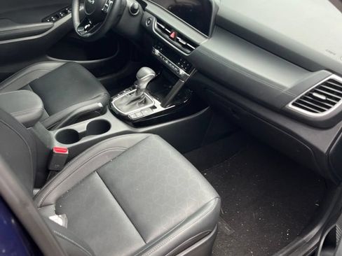Used 2025 Kia Seltos EX FWD image 19