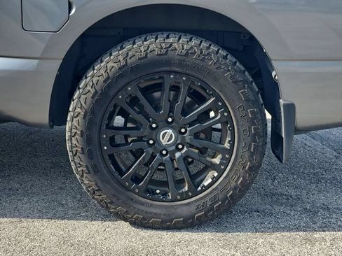Used 2018 Nissan Titan SV w/ SV Convenience Package RWD image 31