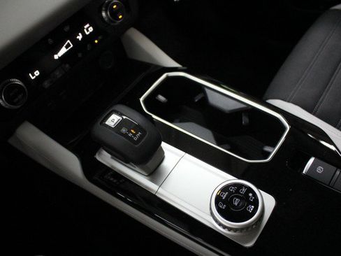 New 2026 Mitsubishi Outlander SE image 14