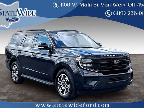 Used 2025 Ford Expedition Active AWD/4WD image 1