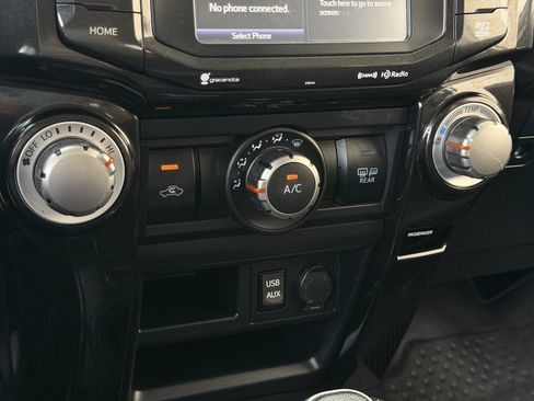 Used 2018 Toyota 4Runner TRD Off-Road Premium AWD/4WD image 20