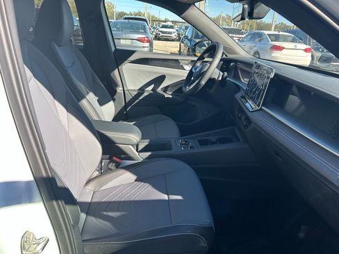 New 2026 Volkswagen Tiguan SE R-Line image 36