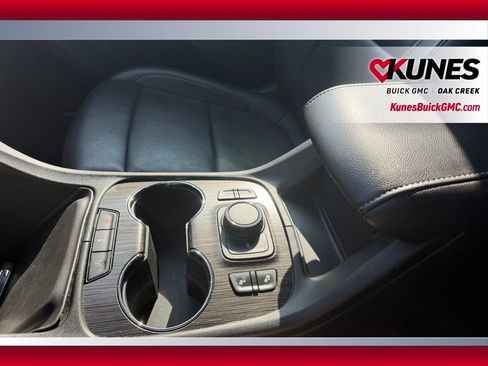 Used 2023 GMC Acadia SLT AWD/4WD image 17