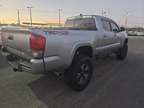 Used 2017 Toyota Tacoma 4x4 Double Cab image 5