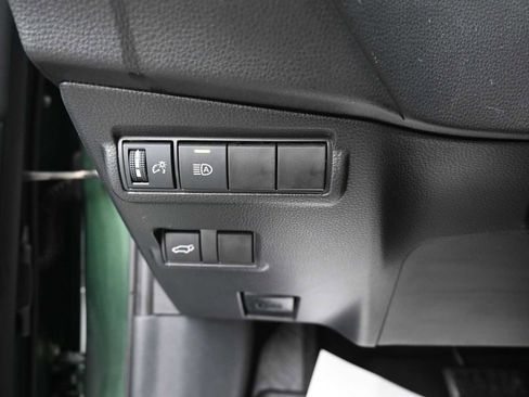 Used 2023 Toyota Corolla Cross XLE image 9