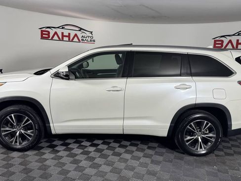 Used 2016 Toyota Highlander XLE FWD image 3
