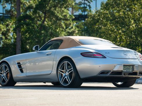 Used 2012 Mercedes-Benz SLS AMG Roadster image 9