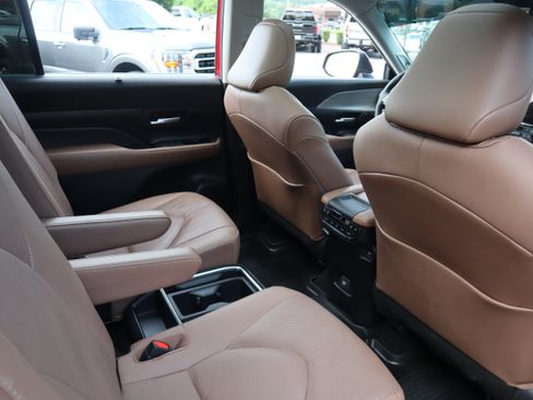 Used 2026 Toyota Grand Highlander AWD image 34