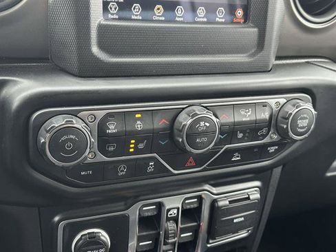 Used 2022 Jeep Gladiator Sport image 19