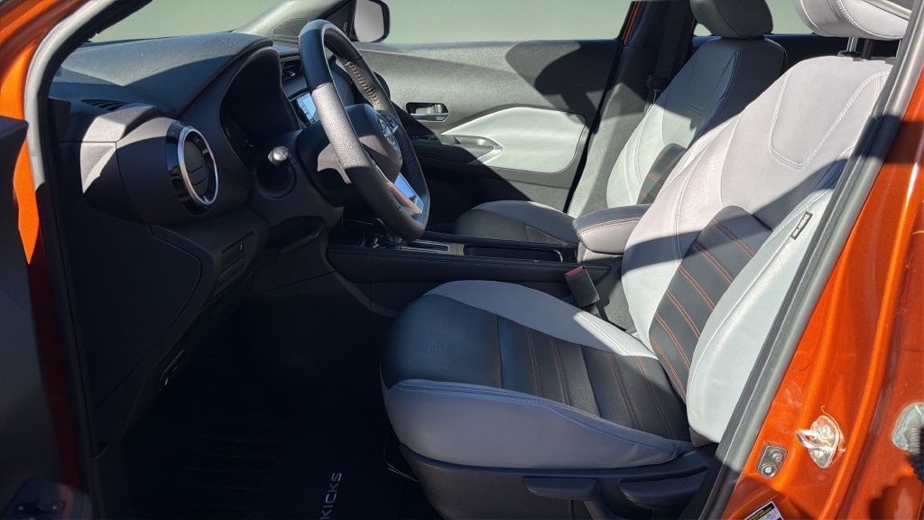 Used 2023 Nissan Kicks SR w/ SR Premium Package FWD image 12