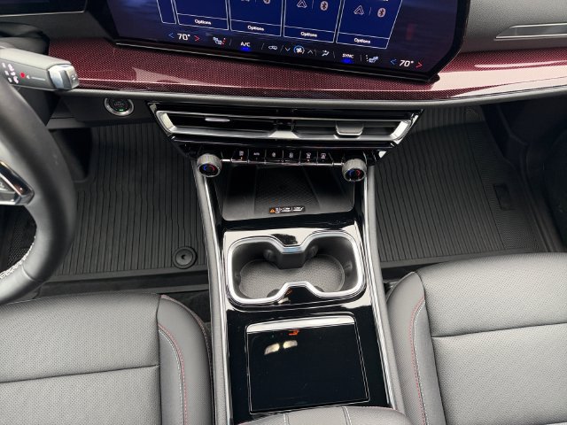 Used 2024 Chevrolet Traverse Z71 AWD/4WD image 11