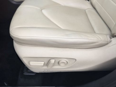 Used 2022 Toyota Highlander XLE FWD image 19