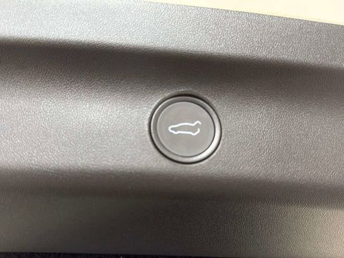 Used 2021 Tesla Model Y Long Range AWD/4WD image 9
