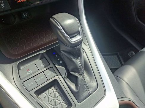 Used 2019 Toyota RAV4 Limited FWD image 14