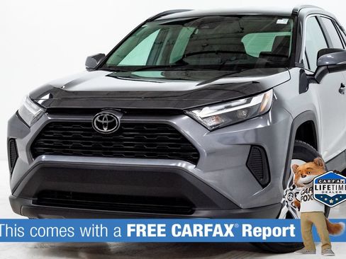 Used 2025 Toyota RAV4 XLE AWD/4WD image 2