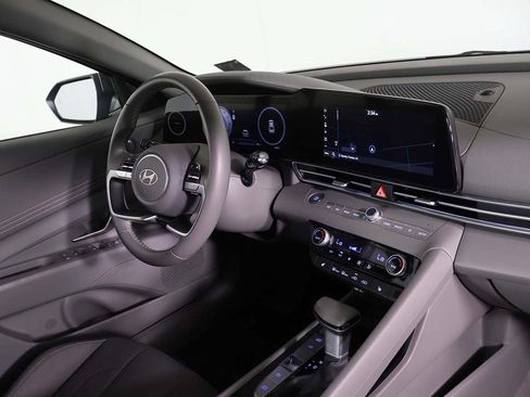 Certified 2025 Hyundai Elantra SEL FWD image 27