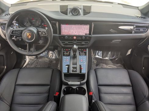 Certified 2026 Porsche Macan AWD/4WD image 23