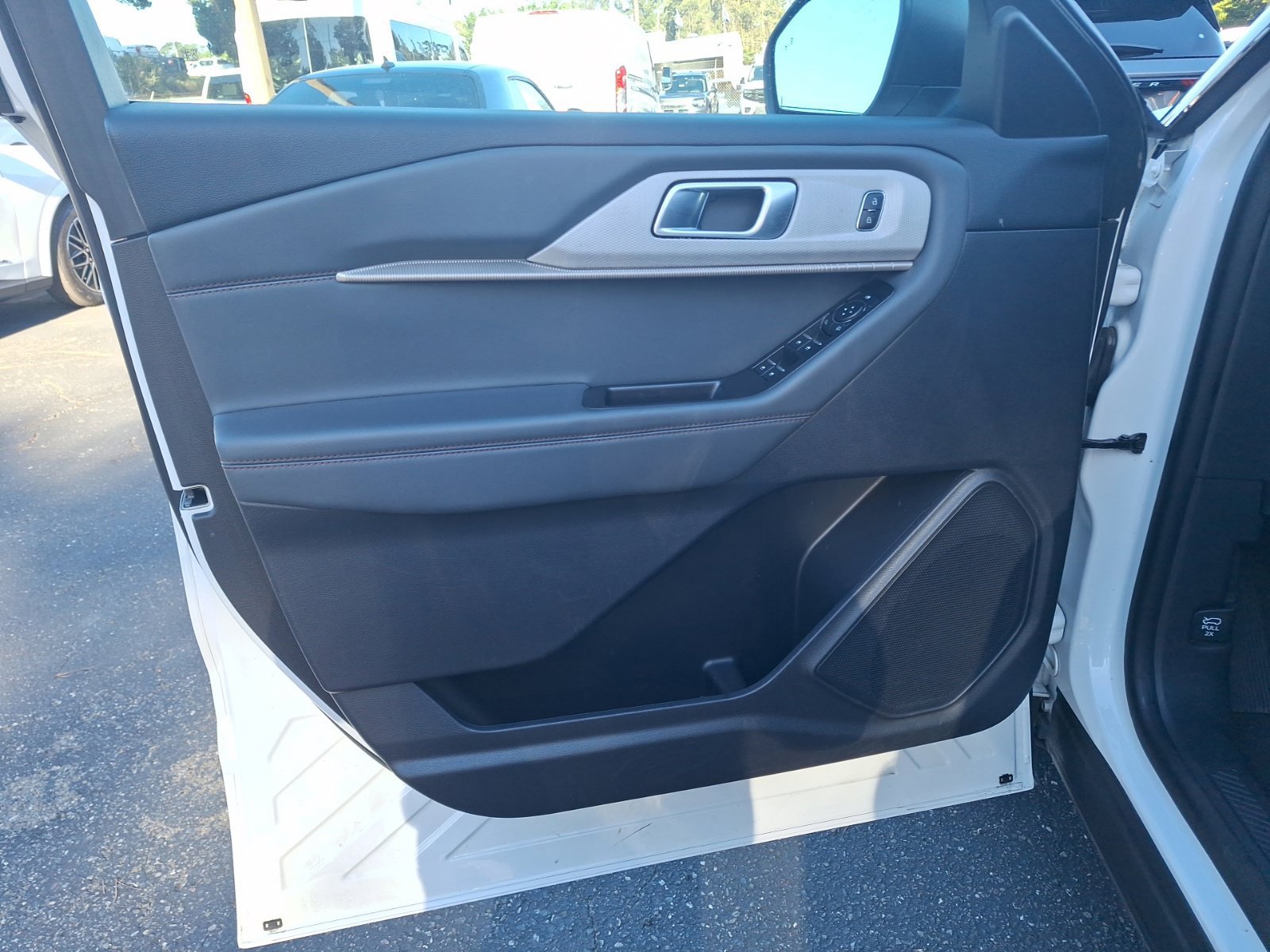 Used 2025 Ford Explorer Active RWD image 13