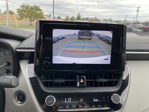 Used 2023 Toyota Corolla LE image 18