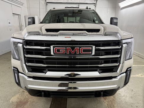 New 2026 GMC Sierra 3500 SLE image 2