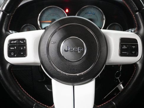 Used 2012 Jeep Wrangler Unlimited Sahara image 20