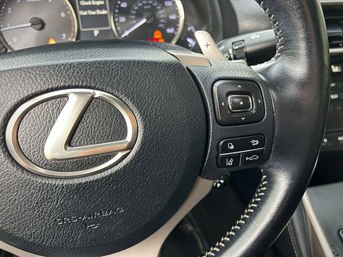 Used 2018 Lexus IS 300 image 39