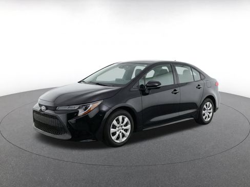 Used 2025 Toyota Corolla LE FWD image 3