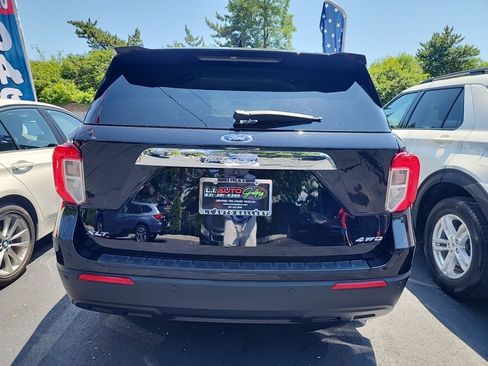 Used 2021 Ford Explorer XLT AWD/4WD image 8